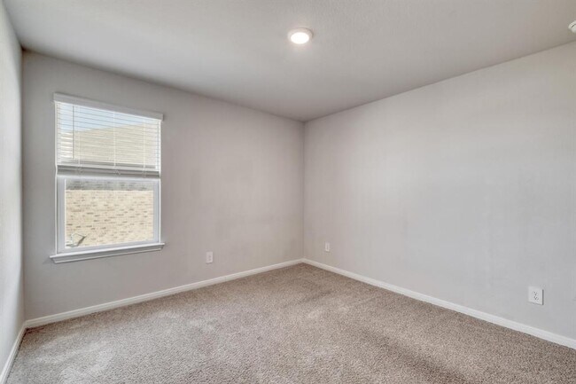 Building Photo - 109 Bethpage Dr