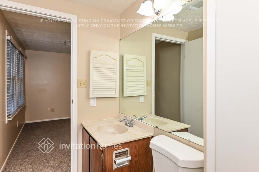 Building Photo - 445 N Pond Trail