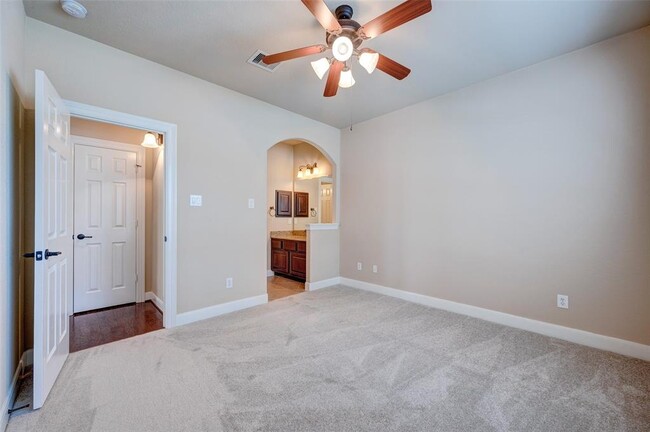 Building Photo - 10411 Winding Green Dr
