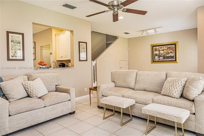 Building Photo - 1651 Hawthorne Pl