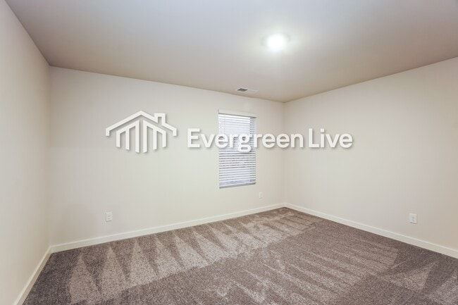 Building Photo - 868 Bur Oak Ct