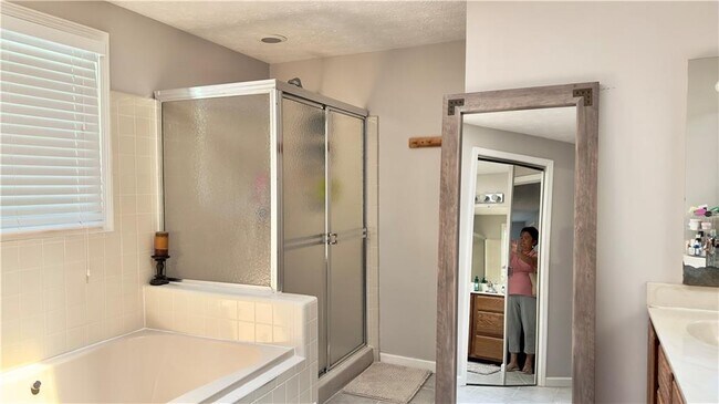 Building Photo - 4603 Villa Chase Dr NE