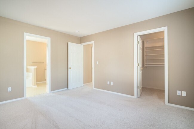 Building Photo - Quaint Carman Ridge Home in Lake Oswego