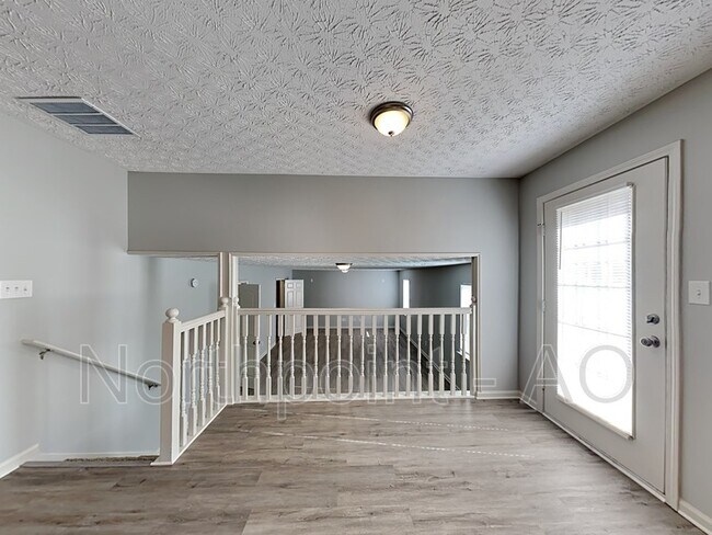 Building Photo - 421 Trinity Tr