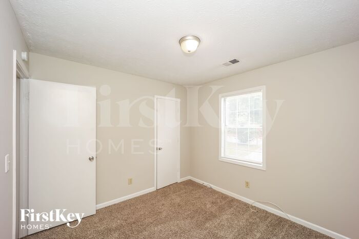 Building Photo - 2097 Phillips Rd