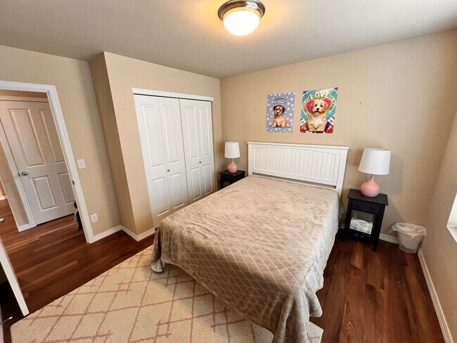 Building Photo - Spacious 3BR/2.5BA w/ Open Floor Plan, Fenced Yard, Office Nook & Garage