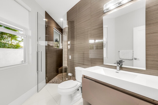 Building Photo - 3521 Glenwood Ct