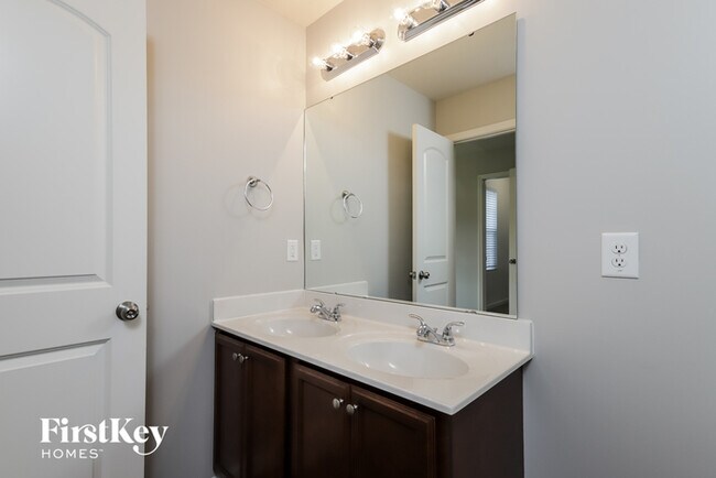 Building Photo - 179 Bedrock Ct