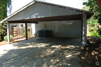 Building Photo - Adorable 2 bedroom, 1 bathroom In Pittsbur...