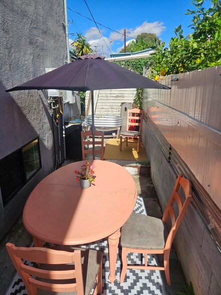 Building Photo - 5159 Clinton St