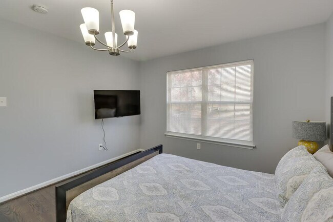 Building Photo - 3102 Hillside Ave