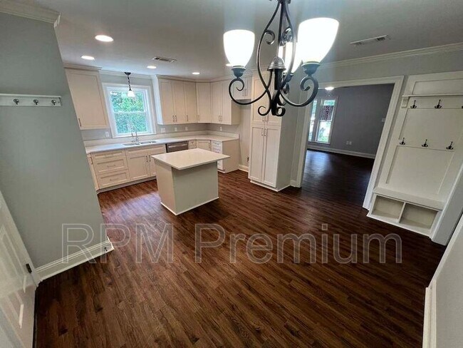 Building Photo - 13235 Country Park Ave
