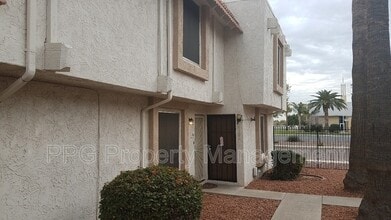 Building Photo - 6104 W Townley Ave