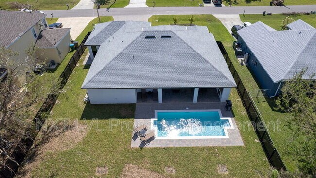 Building Photo - 1925 SW 3rd Terrace