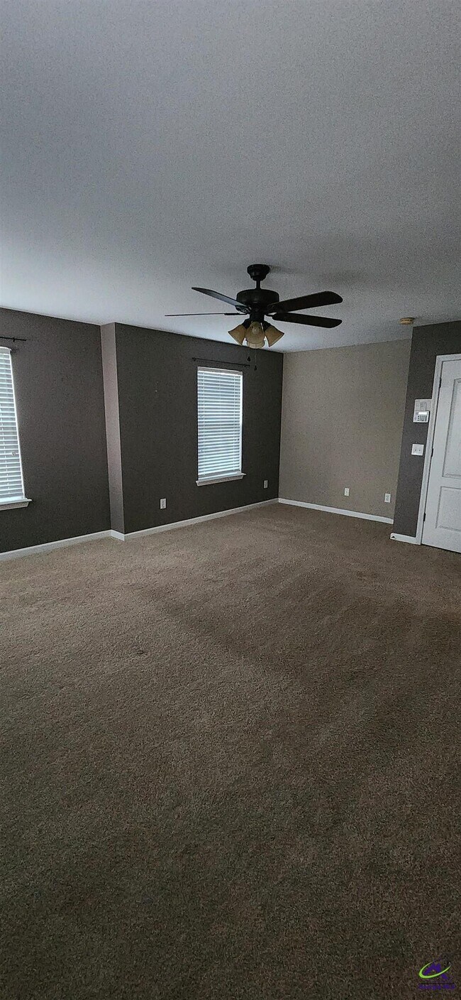 Building Photo - 707 Broderick Cir