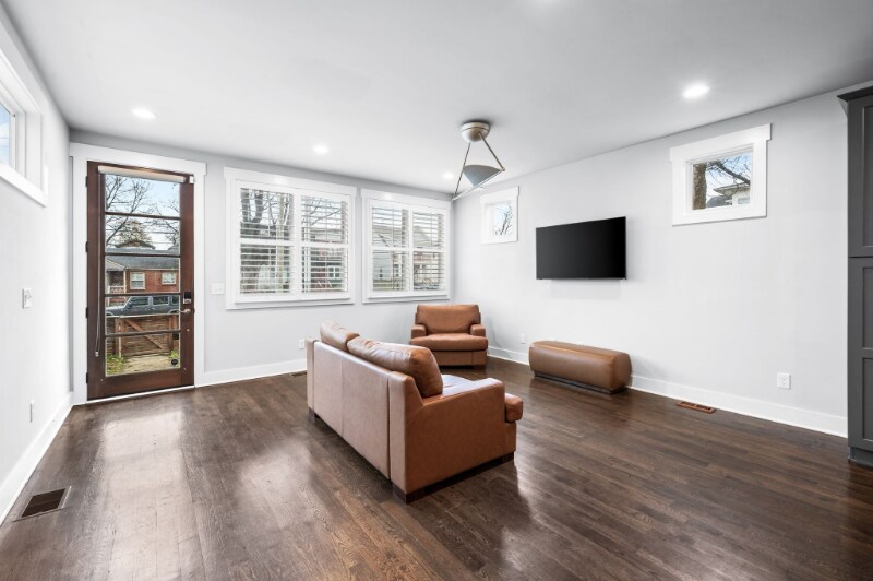 Building Photo - 1833 16th Ave N