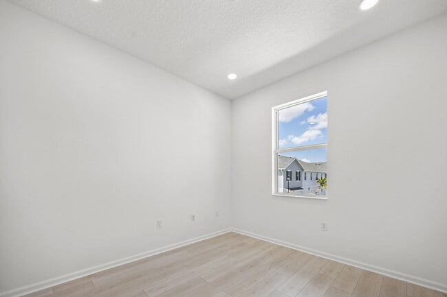 Building Photo - 4520 Longwood Lk Sq