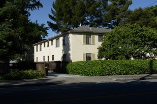 Building Photo - Laurel Oaks Apartments