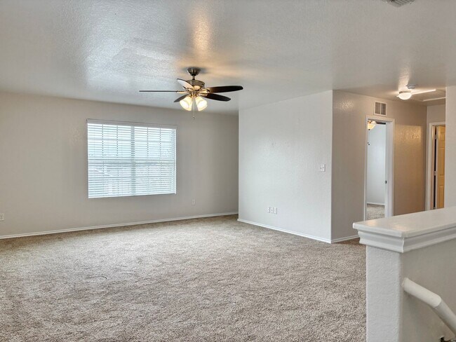 Building Photo - Beautiful 2 Story Home in Hanover Cove!