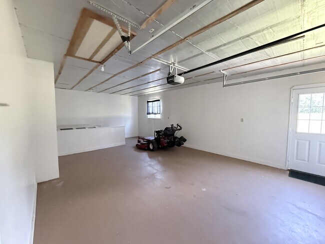 Building Photo - 90 Boyer Rd