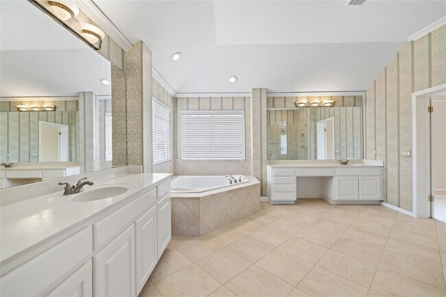 Building Photo - 10425 Canyon Vista Way
