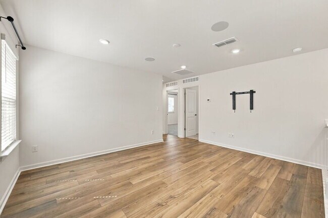 Building Photo - 2413 Abbot Hall Dr