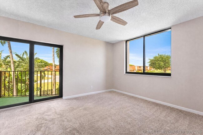 Building Photo - 3750 Victoria Dr