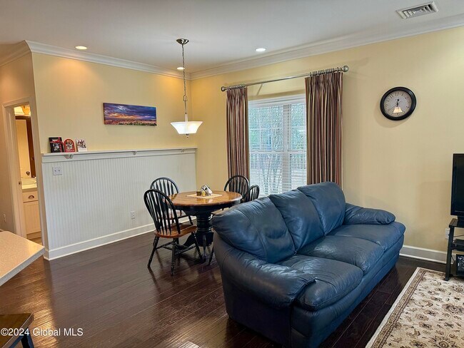 Building Photo - 10 Lancaster Pl