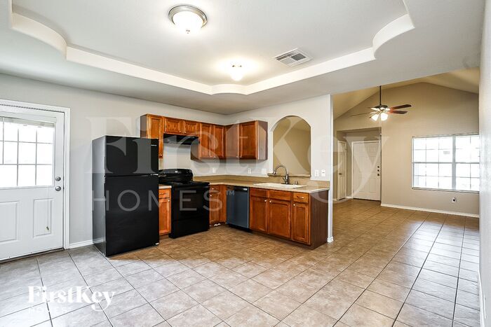 Building Photo - 6267 Gillian Park Dr