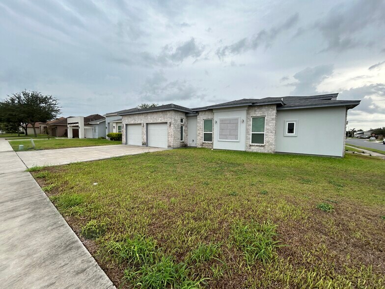 Building Photo - 4105 Lake View Dr