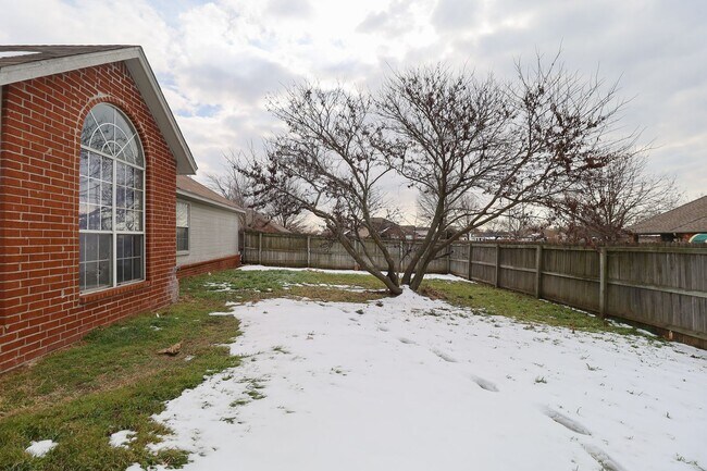 Building Photo - 3 Bed 2 Bath in Jenks - Available Now!
