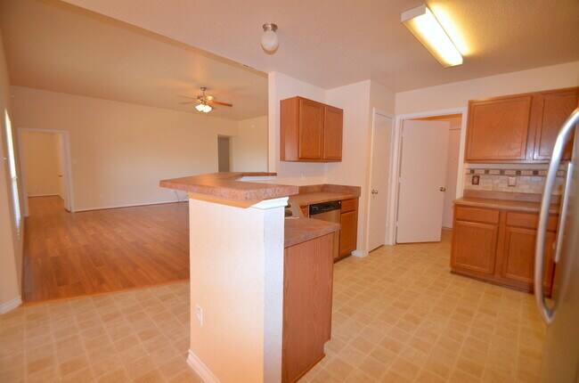 Building Photo - 2408 Ryan Dr