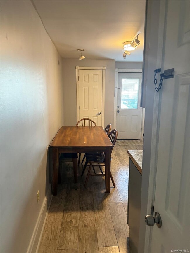 Building Photo - 11-15-15 W Main St