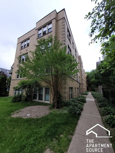 Building Photo - 1916 W Lunt Ave