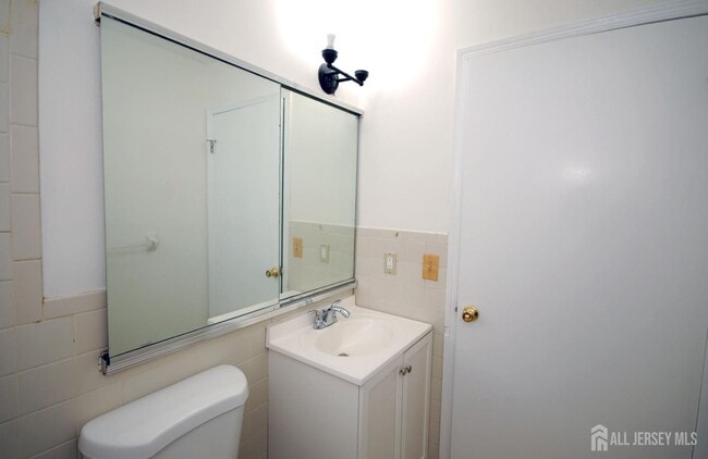 Building Photo - 1 Wellington Ct