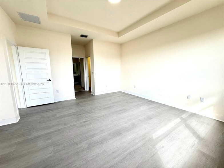 Building Photo - 8981 NW 154th Ter