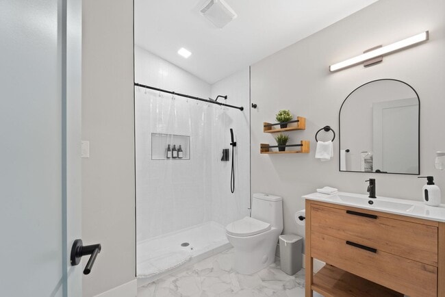 Building Photo - ? Modern Studio in National City – Furnish...