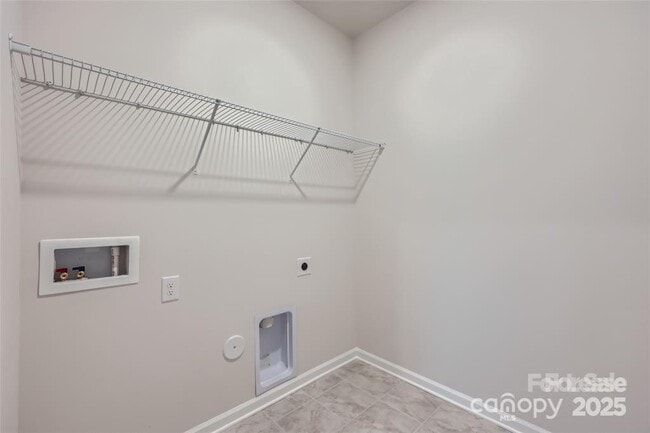 Building Photo - 6406 Fairfax Ct