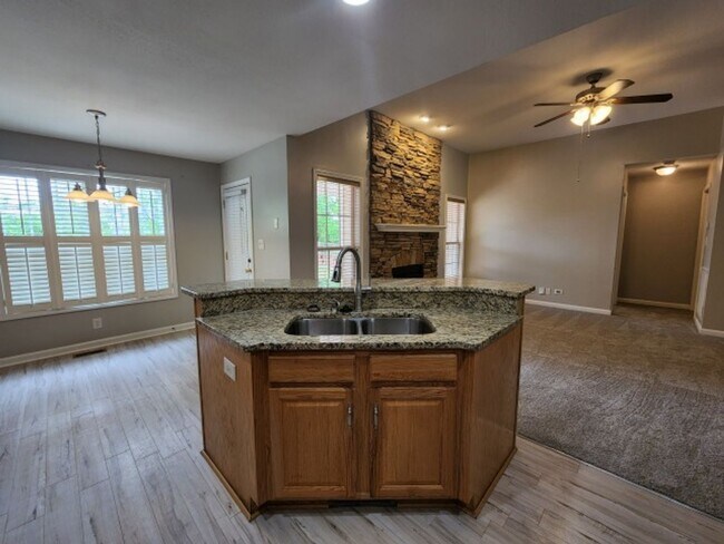 Building Photo - $1850 3 Beds 2.5 Bath + Bonus Room & Storm...