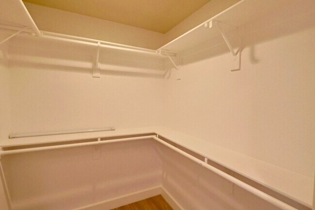 Building Photo - 3181 Pinehurst Dr