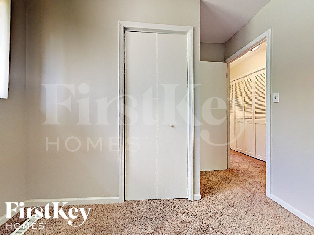 Building Photo - 254 E Wayne Pl