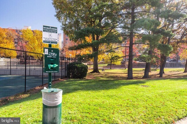 Building Photo - 1300 Army Navy Dr