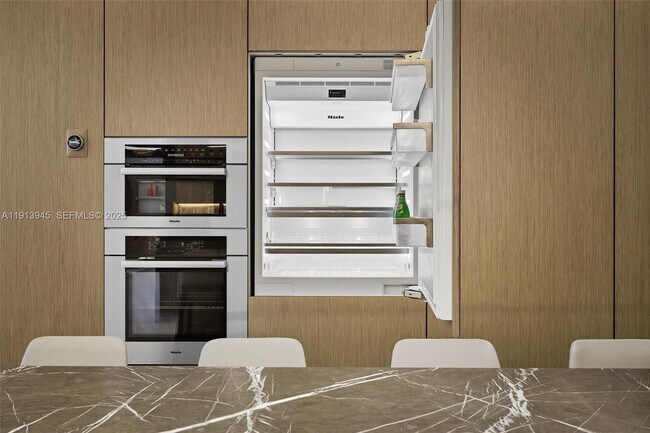 Building Photo - 2301 Collins Ave