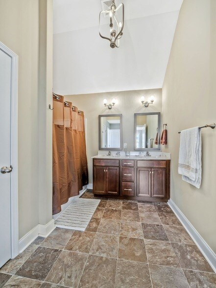 Building Photo - 543 Woodtrace Dr