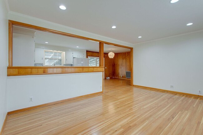 Building Photo - 171 McCall St