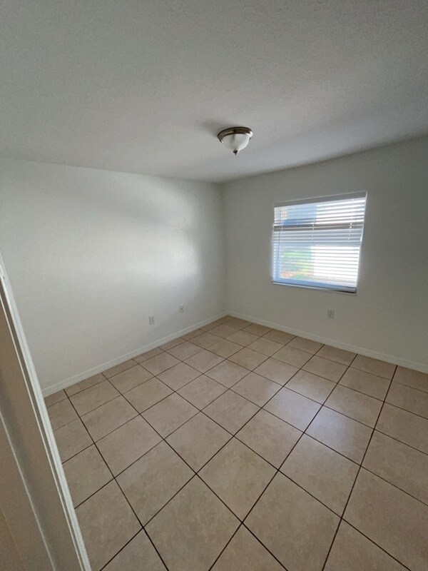 Building Photo - 3071 Willow Bend Blvd