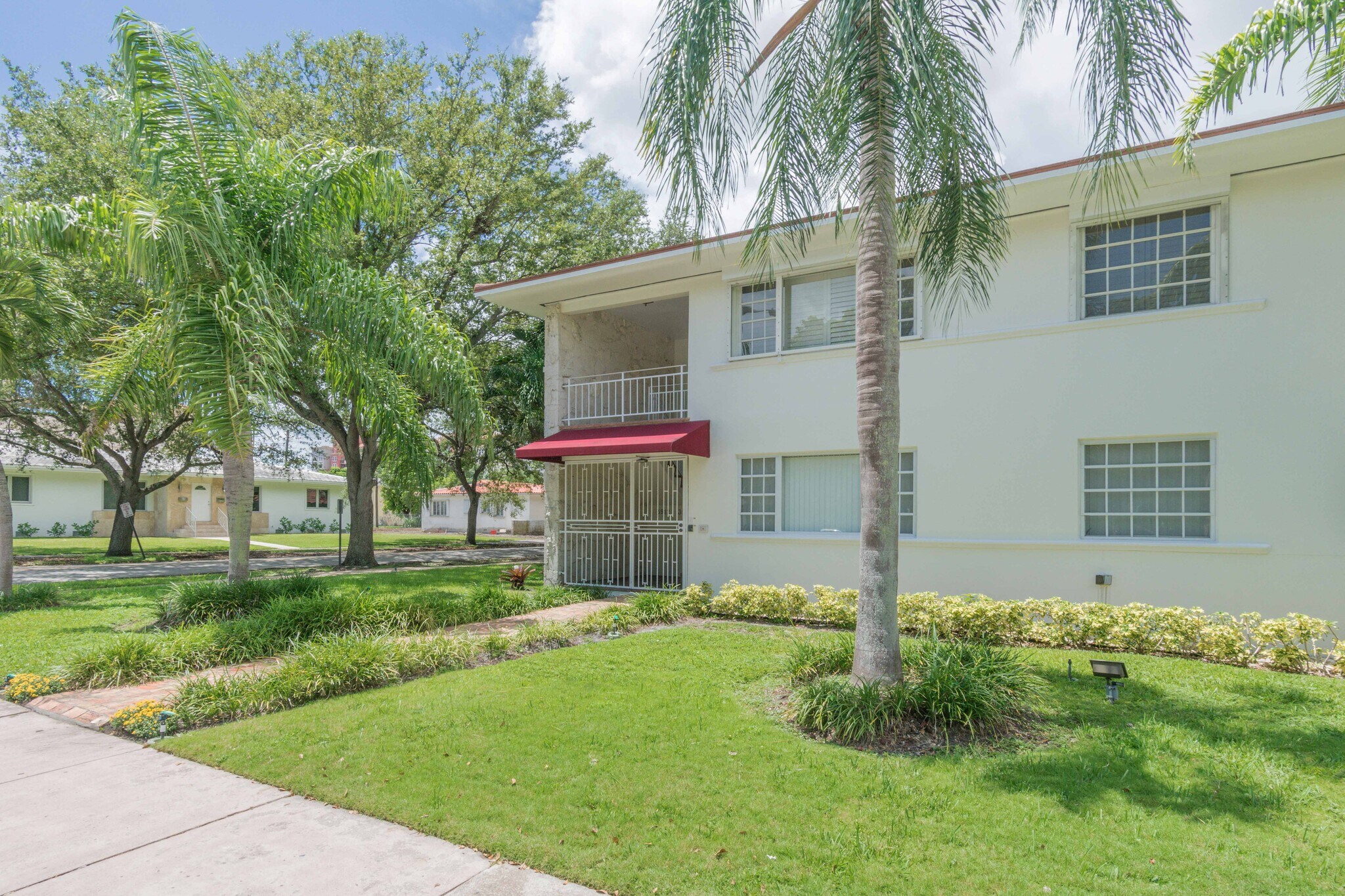 Building Photo - 3912 Ponce de Leon Blvd