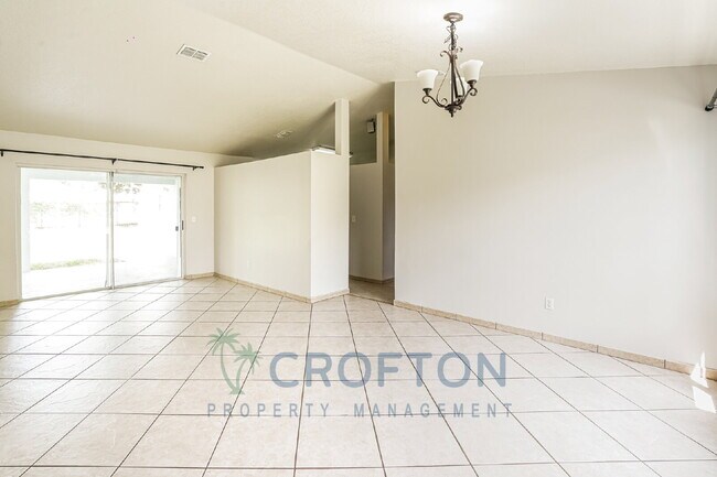 Building Photo - Very nice 3 bedroom with bonus room in Poinciana