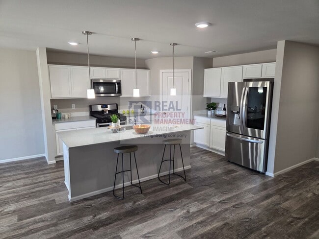 Building Photo - Check out this beautiful 3 bedroom, 2.0 ba...