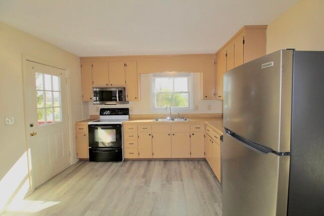 Building Photo - 405 Sherando Ct